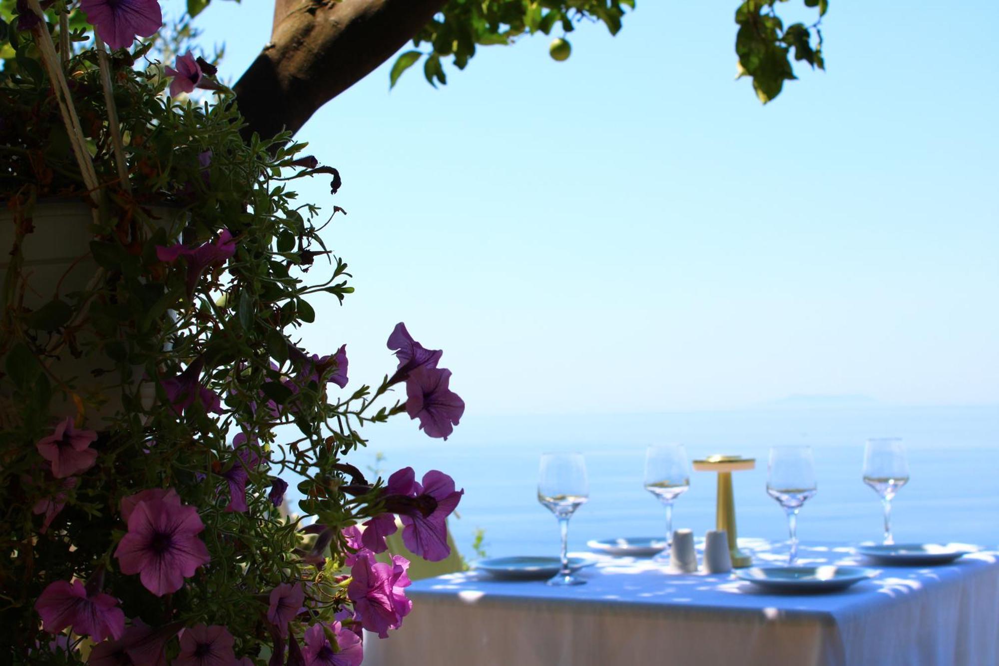 Aphrodite'S Garden Himare Exterior photo