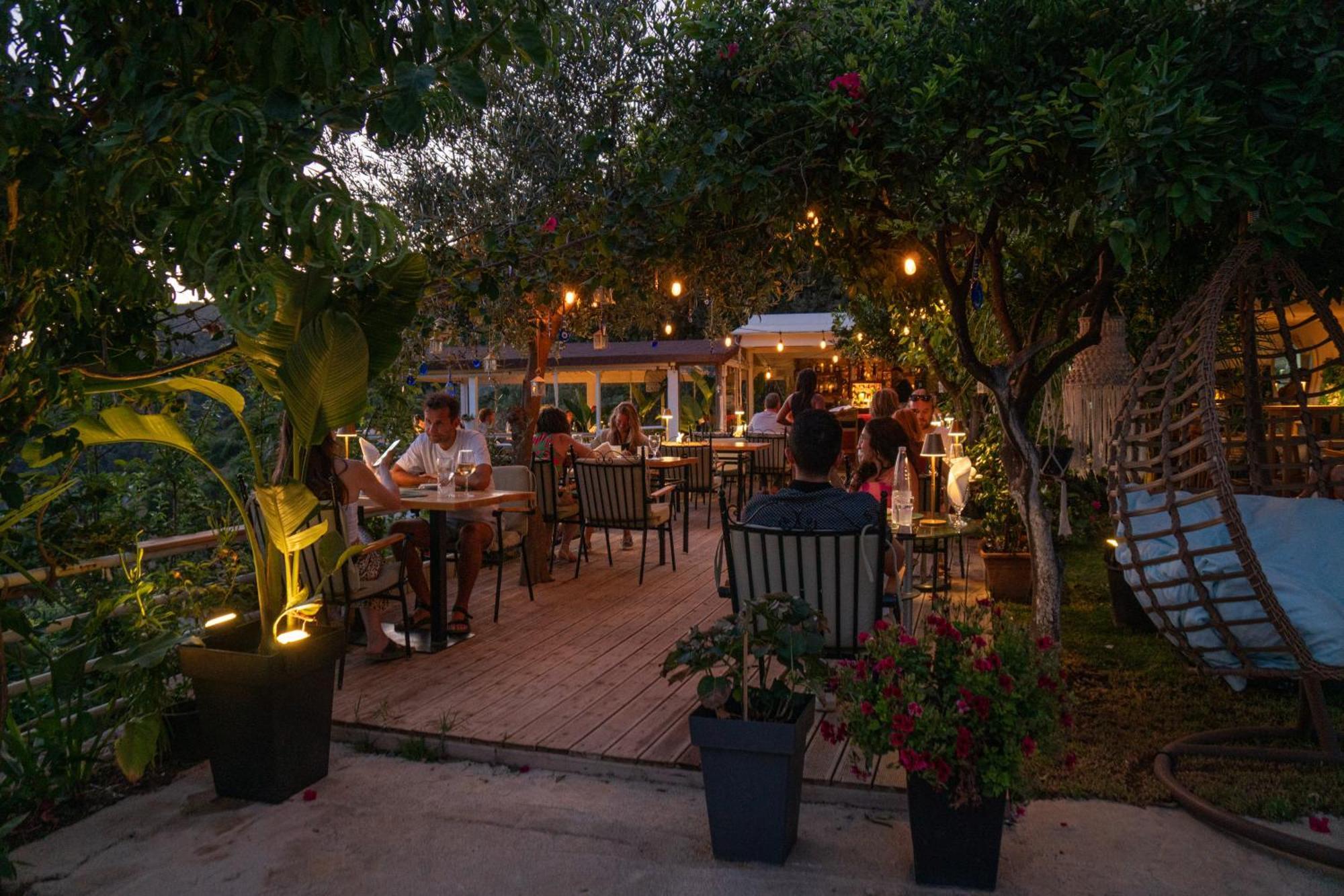 Aphrodite'S Garden Himare Exterior photo