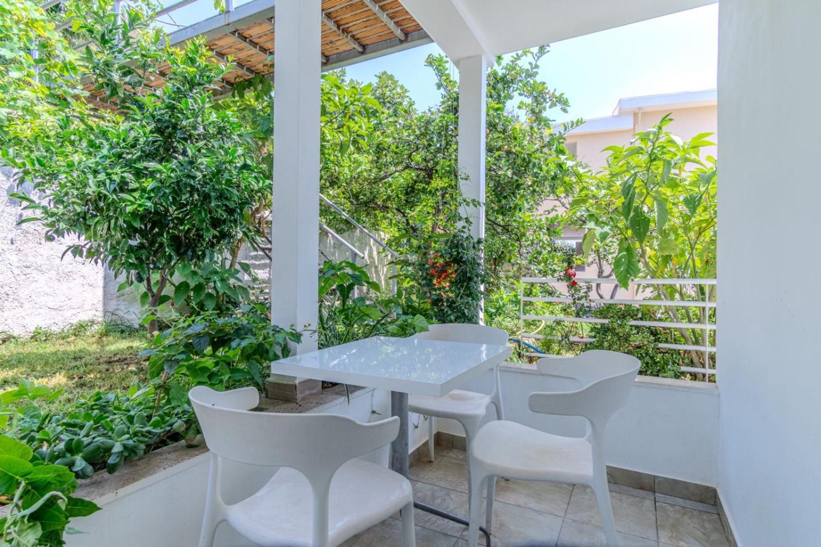 Aphrodite'S Garden Himare Exterior photo