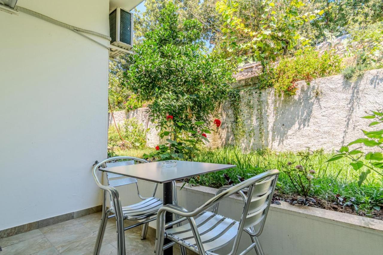 Aphrodite'S Garden Himare Exterior photo