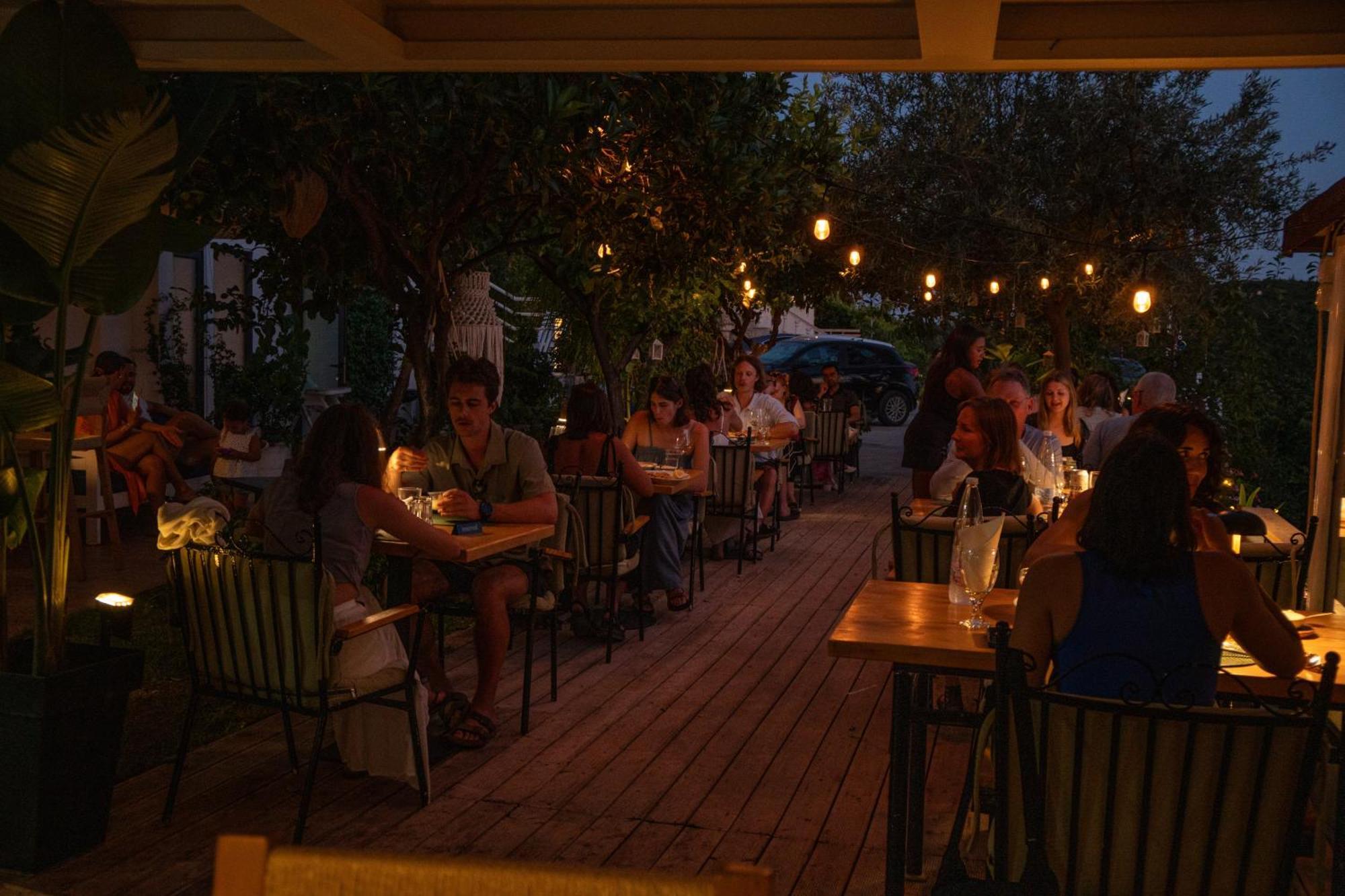 Aphrodite'S Garden Himare Exterior photo